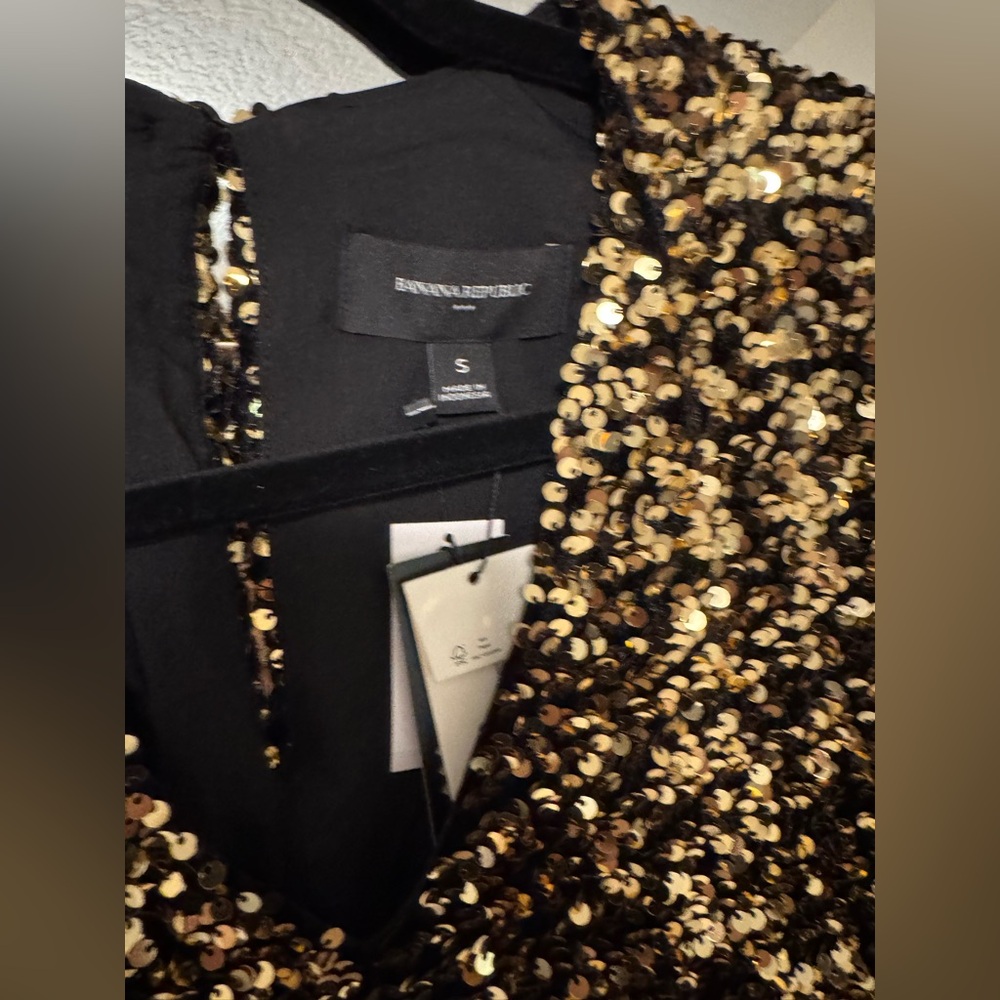 Banana Republic Gold Sequin Dress - Picture 3 of 10
